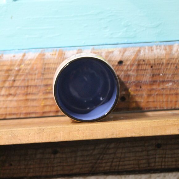 Lucky Cat Knitting Cup - Large White Cat Yellow background - Picture 5 of 7